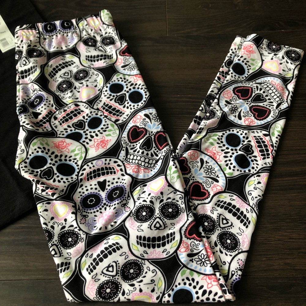 NWT Skull Leggings and Black Cami Top